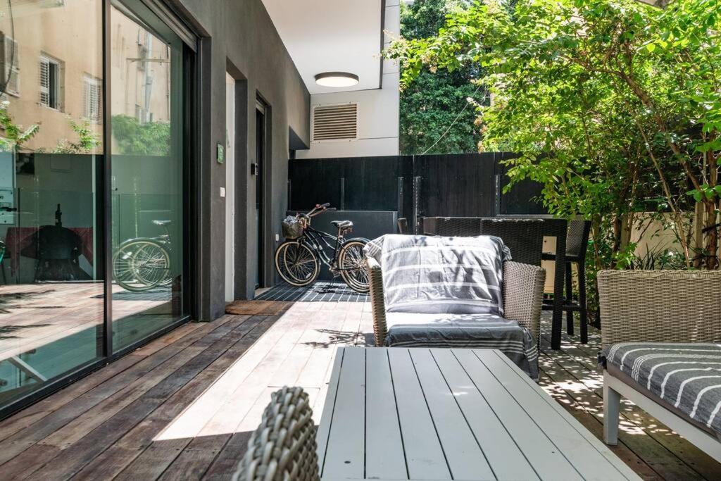 Secure Duplex Garden By Shouk Hacarmel * Tel-Aviv